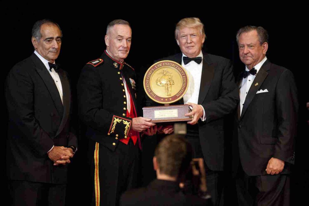 usa-america-men-award-marine-corps-donald-trump-john-1047693-pxhere.com-(1)